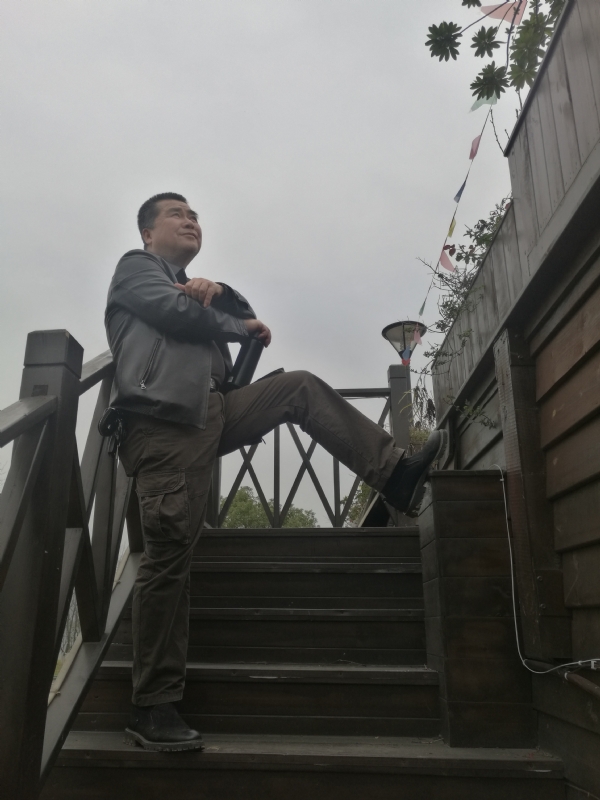 孤单背影的第一张照片--廊坊相亲服务中心