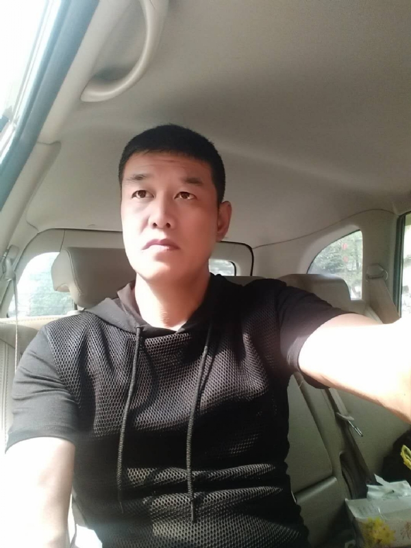 深爱的疯子的第一张照片--廊坊相亲服务中心