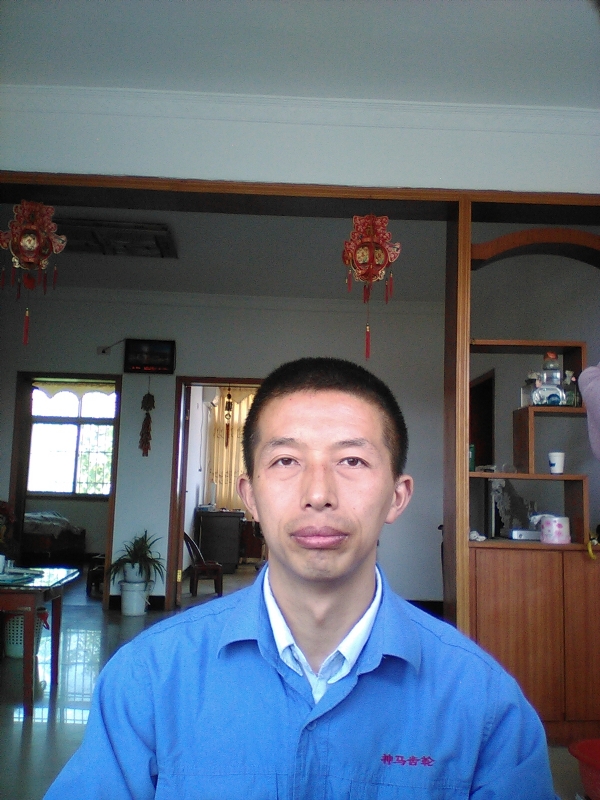红玫瑰的第一张照片--廊坊相亲服务中心