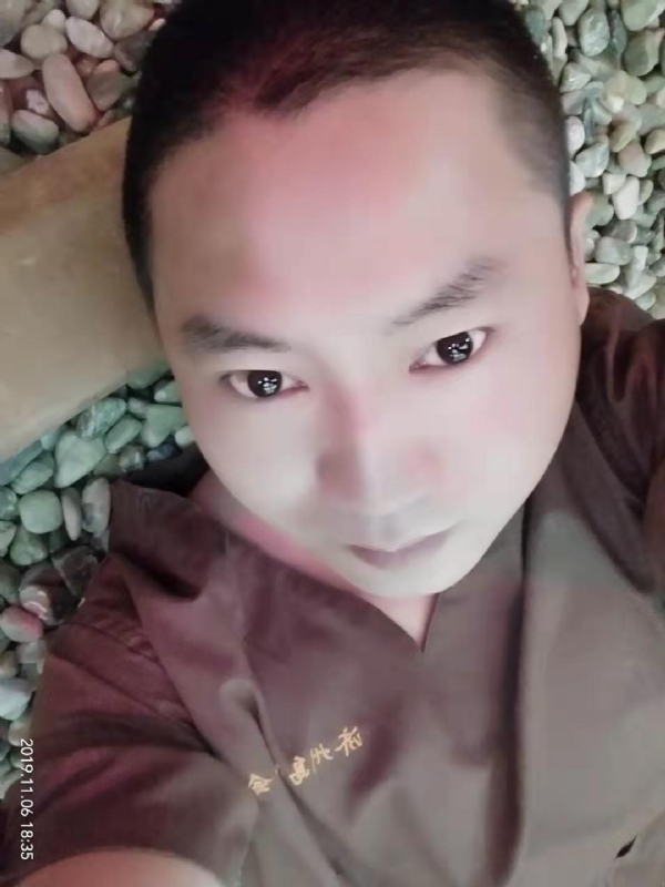 红枫叶的第一张照片--廊坊相亲服务中心