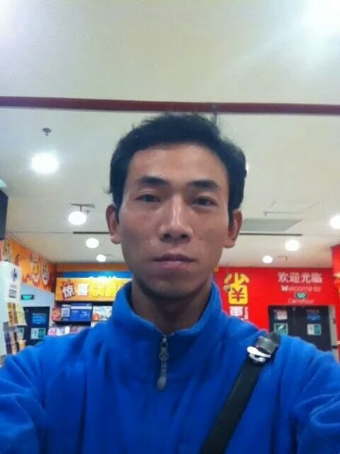 青草地溪水边的第一张照片--廊坊相亲服务中心