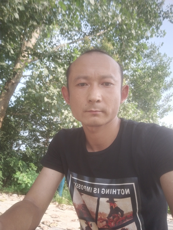 80大叔的第一张照片--廊坊相亲服务中心