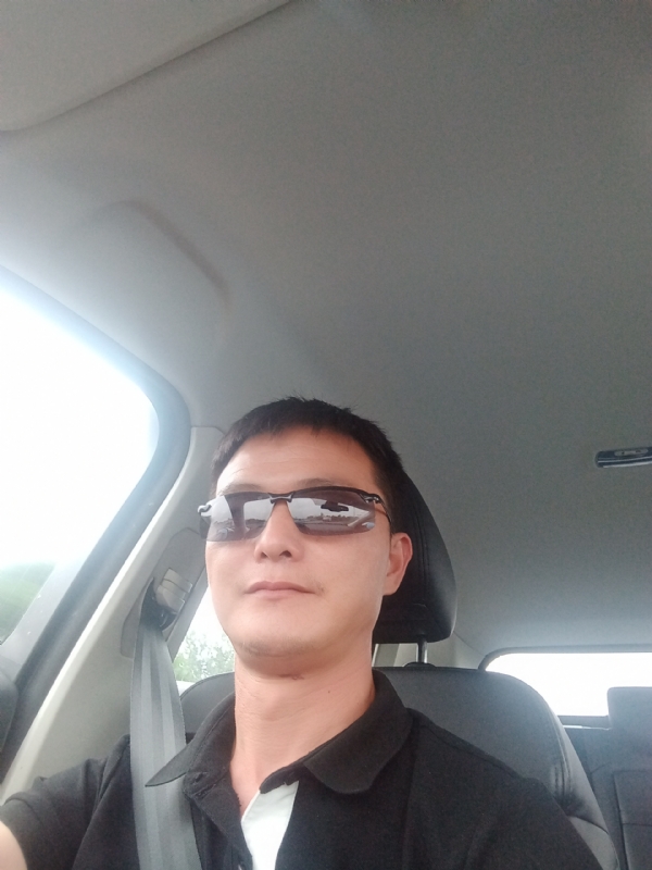 孤独的男人的第二张照片--廊坊相亲服务中心