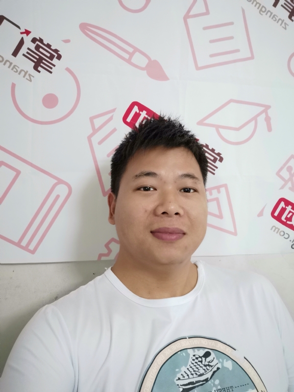 轻静地行走着的第一张照片--廊坊相亲服务中心