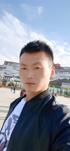 阳光下的小草的第二张照片--廊坊相亲服务中心