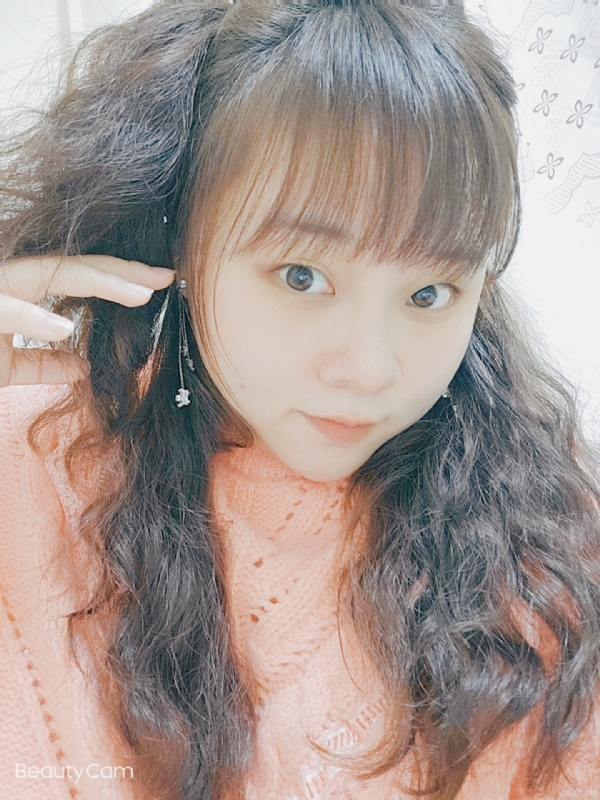 艾薇儿的第一张照片--廊坊相亲服务中心