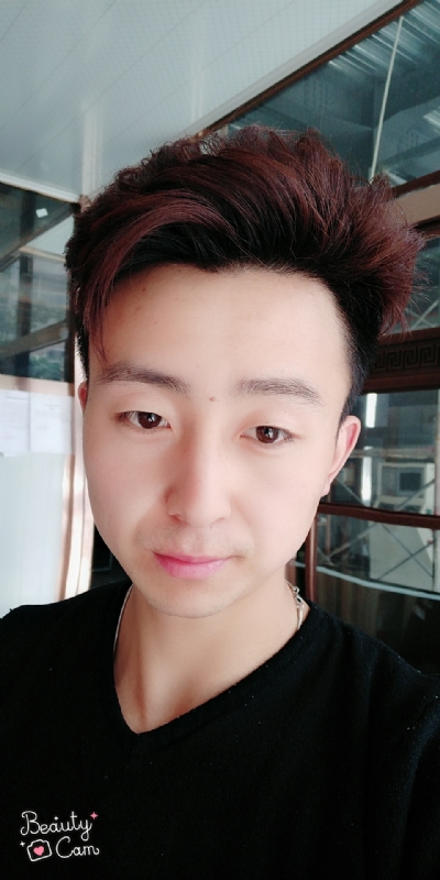 拼命微笑的第三张照片--廊坊相亲服务中心