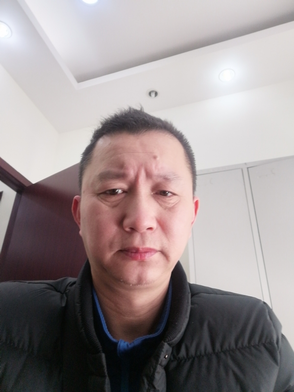 相视而笑的第一张照片--廊坊相亲服务中心