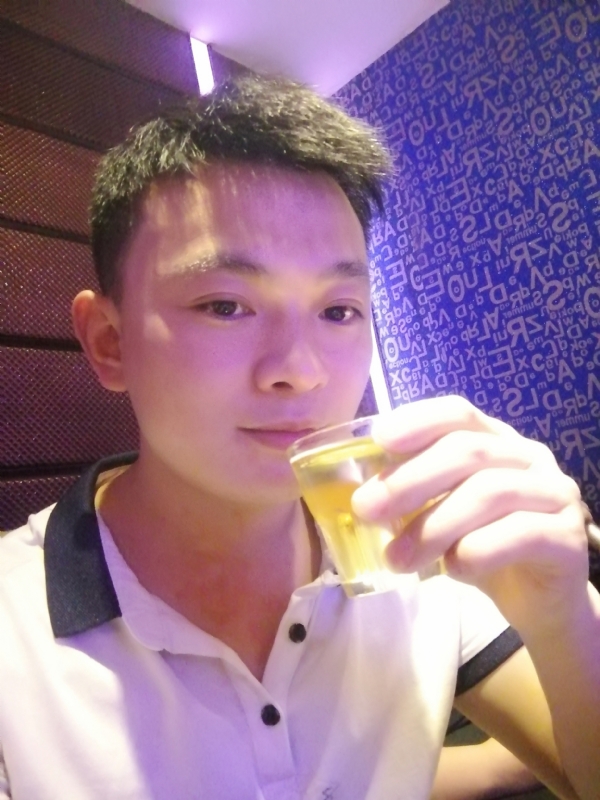 幸福的拥抱的第一张照片--廊坊相亲服务中心