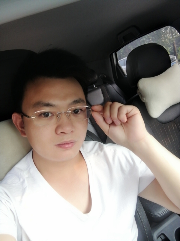 幸福的拥抱的第二张照片--廊坊相亲服务中心