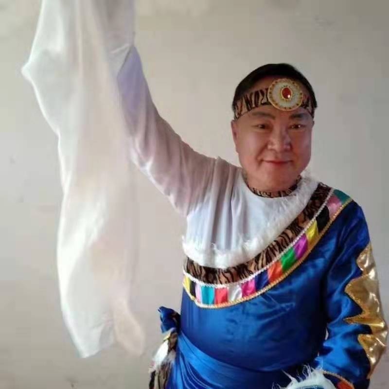 走在冷风中的第一张照片--廊坊相亲服务中心