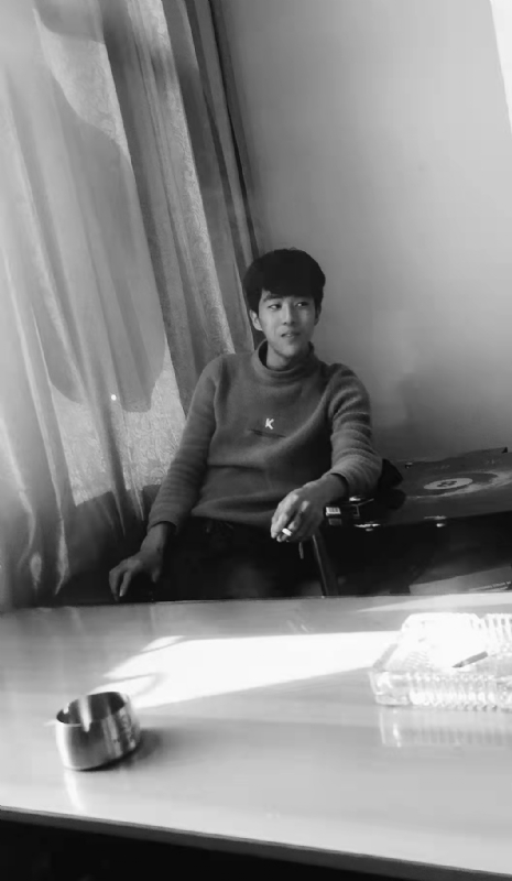 酷似小丑的第二张照片--廊坊相亲服务中心