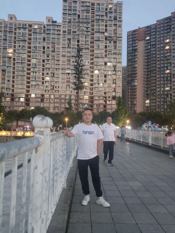 寂寞的男人的第一张照片--廊坊相亲服务中心