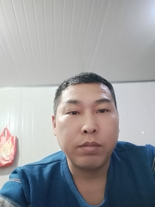 开着拖拉机去兜风的第一张照片--廊坊相亲服务中心