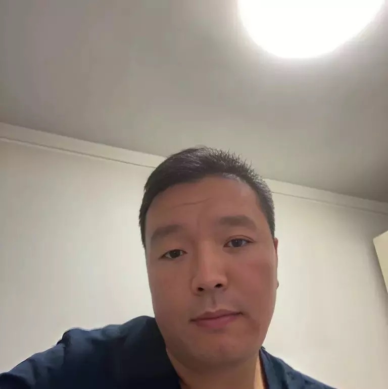 穿唐装的松鼠的第一张照片--廊坊相亲服务中心