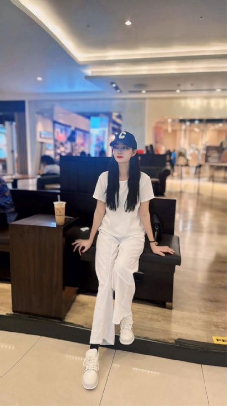 卖火柴的小女孩的第一张照片--廊坊相亲服务中心