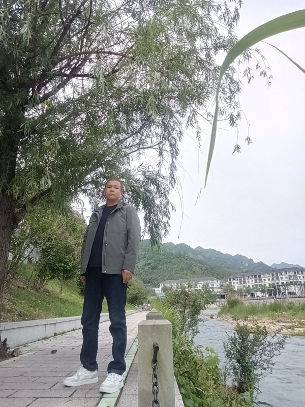 飞雪飘零的第一张照片--廊坊相亲服务中心