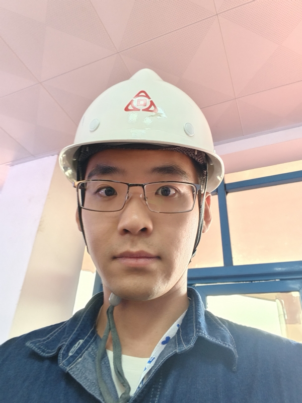 何鹏宇的第二张照片--廊坊相亲服务中心