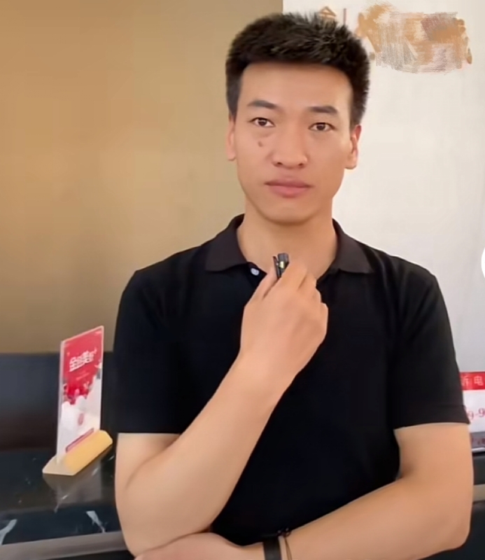 一杯梁白开的第一张照片--廊坊相亲服务中心