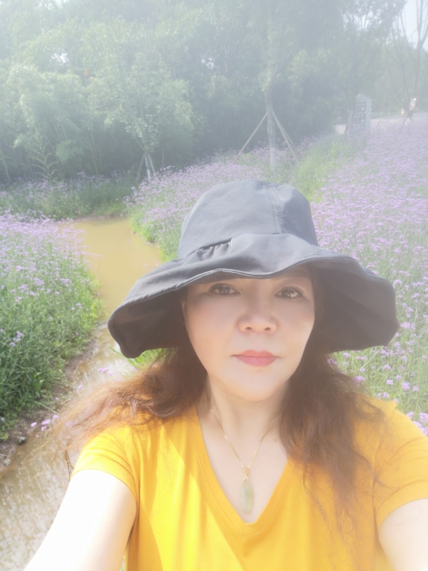 宛霞的第三张照片--廊坊相亲服务中心