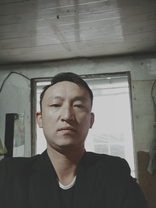 放弃爱你的第一张照片--廊坊相亲服务中心