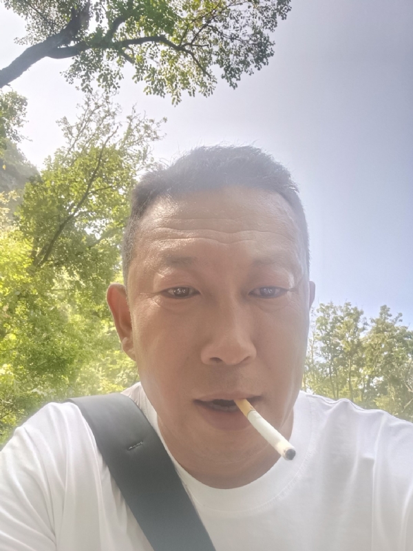 中年大叔的第一张照片--廊坊相亲服务中心
